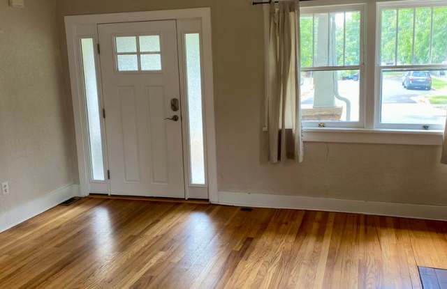 Available for 2027-2028 Fall Pre-Leasing: Farmhouse Charm in Central Location Gallery 3