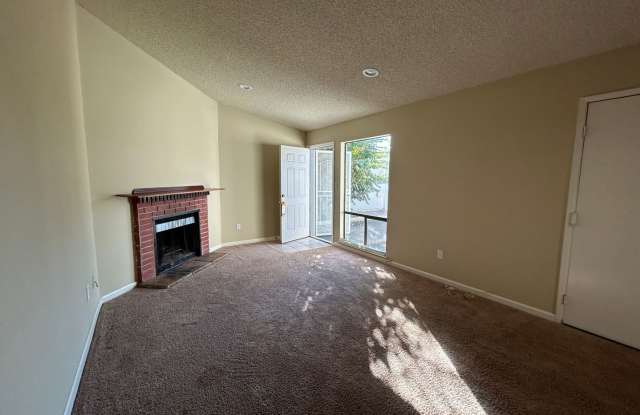 Cozy Elk Grove Duplex Gallery 2