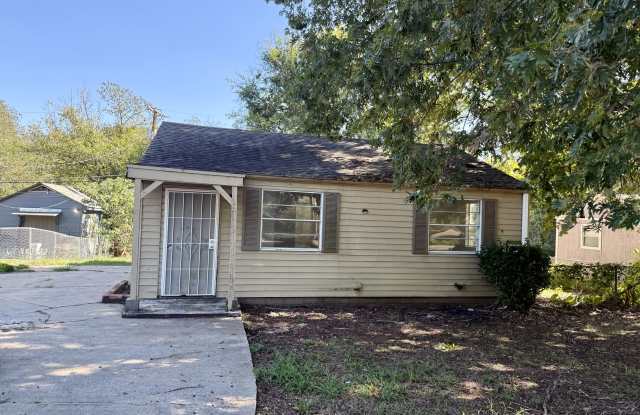 1329 Woodward Road Gallery 1