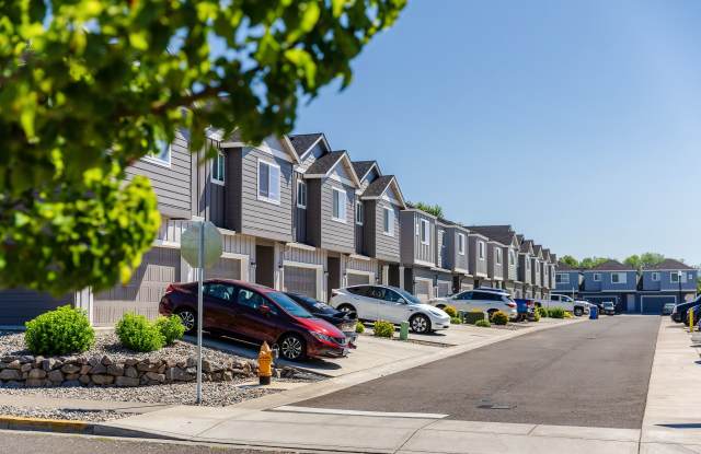 Oak Heritage Townhomes Gallery 2