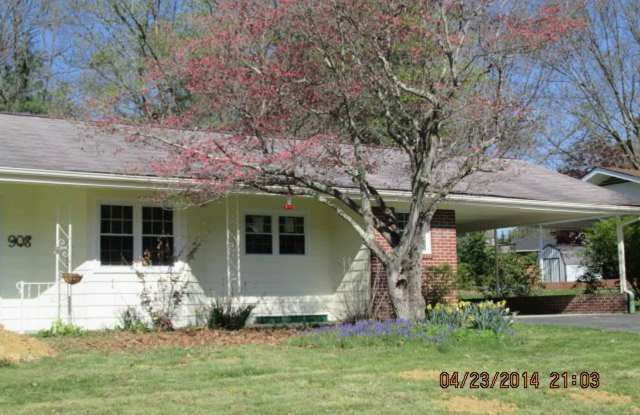 2 Bedroom with bonus room 1.5 Bath Lower-Level Duplex photos photos
