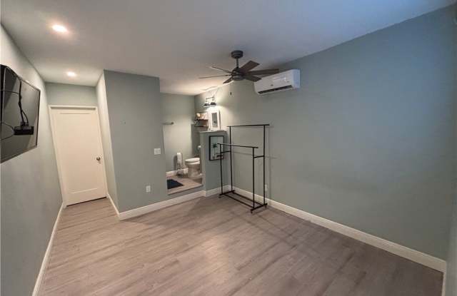 1074 NE Orange Avenue photos photos