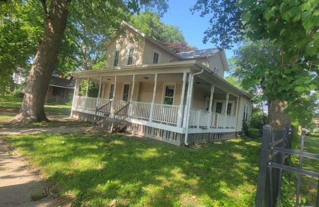 5 bedroom / 2 bathroom House in Peoria photos photos