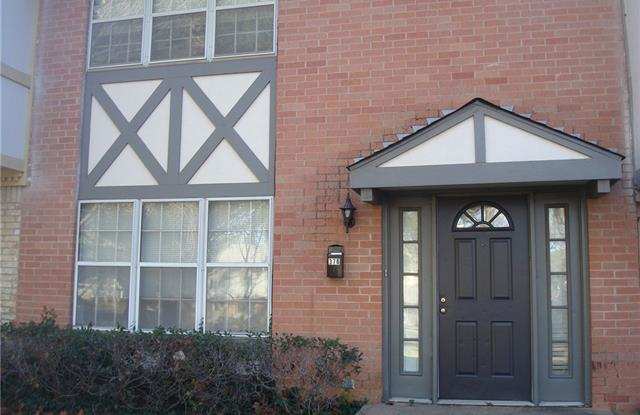 376 Westview Terrace - 376 Westview Terrace, Arlington, TX 76013