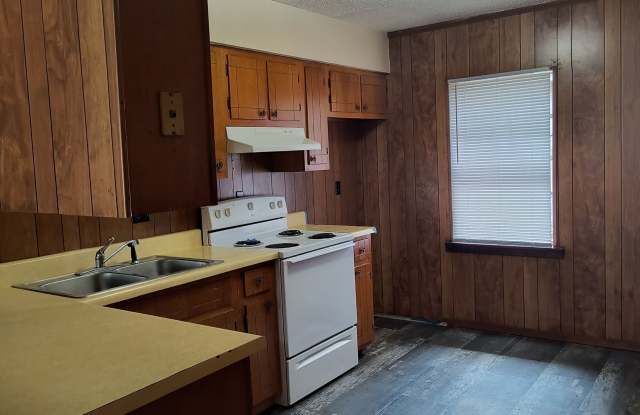 2604 West 24th Avenue - 2604 West 24th Avenue, Pine Bluff, AR 71603 2604 West 24th Avenue - 2604 West 24th Avenue, Pine Bluff, AR 71603