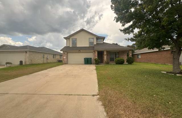 SPACIOUS 2 STORY HOUSE / SPACIOUS YARD / COVERED GARAGE photos photos