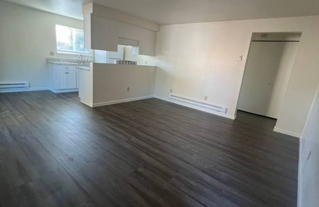 One Bedroom, One Bathroom Downstairs Apartment - 3123 Madison Street, Altamont, OR 97603