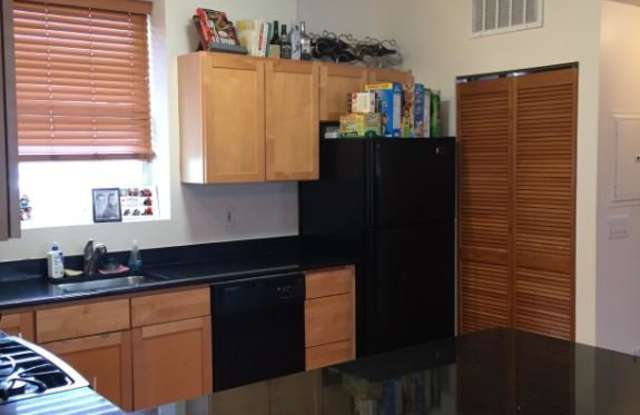 3250 W CULLOM Gallery 2
