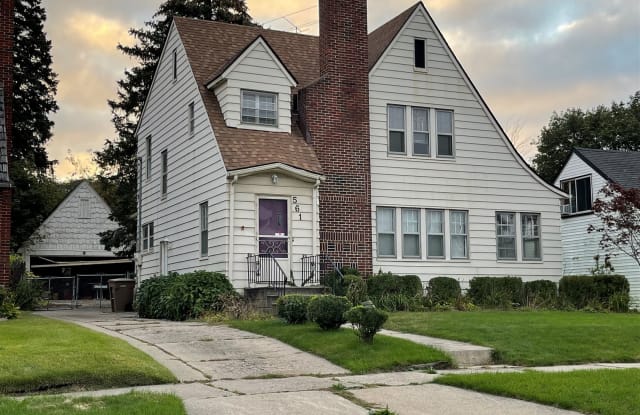 561 W Iroquois Rd - 561 West Iroquois Road, Pontiac, MI 48341