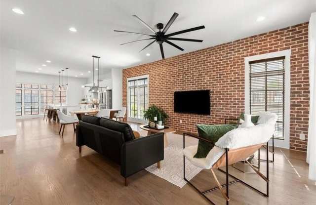 1910 Bay Line Lane NW Gallery 1