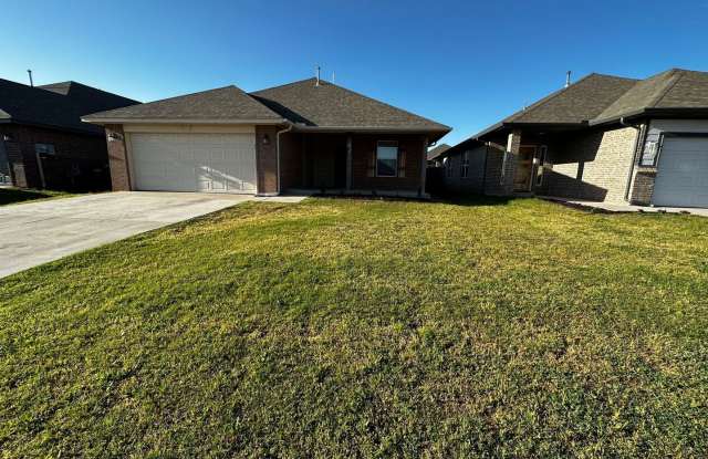 4 Bedroom 2 Bathroom Beautiful Home in Edmond Close to UCO! This one will not last! - 2408 Alta Vista Lane, Edmond, OK 73034