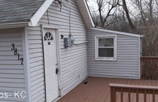 3817 N Elmwood Avenue Gallery 2