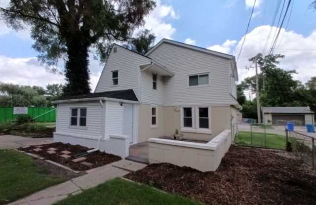 Spacious 3 bedroom 1 Bath in Warren! Gallery 3