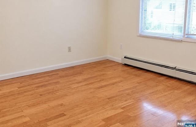 218 Warren Avenue Gallery 4