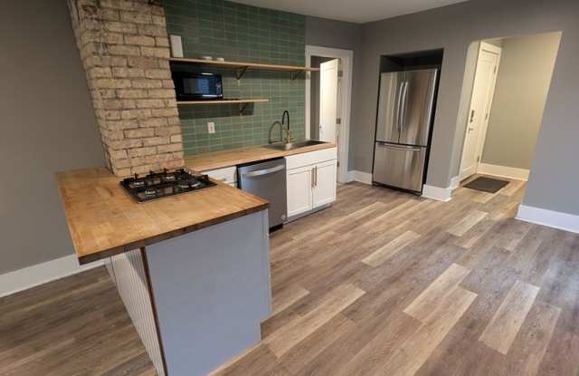 Updated Northeast Duplex! Gallery 4