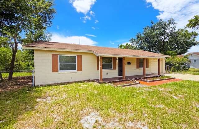 Fully Remodeled 3-Bedroom Home with Bonus Florida Room & Huge Fenced Yard Gallery 4