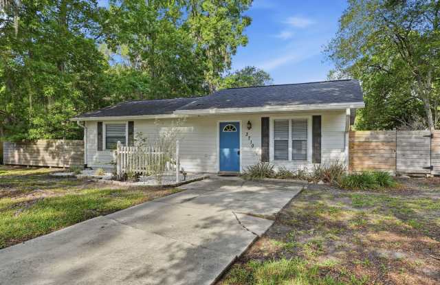 Quiet neighborhood, Centrally located, 3 bedroom 2 bath home in NW photos photos