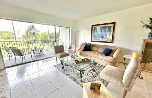 2900 N Palm Aire Dr photos photos