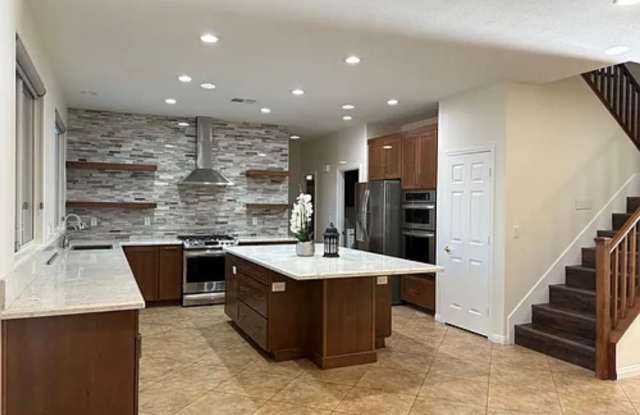 Elegant 4-Bedroom Oasis Near Downtown Summerlin photos photos