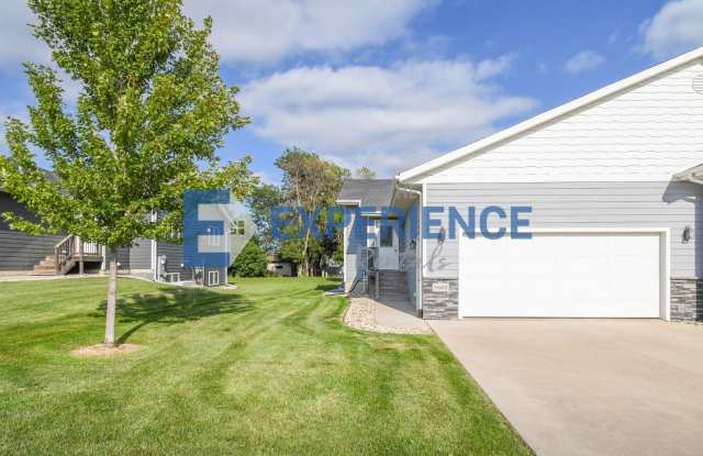 East Sioux Falls 4-Bedroom Townhome – Style, Space & Convenience! photos photos
