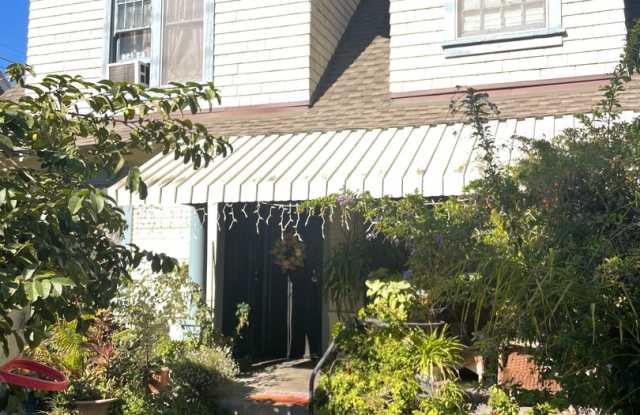 Lower 1 Bedroom Backhouse near Downtown Long Beach photos photos