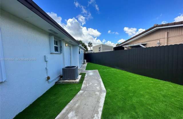 17100 NW 77th Ct photos photos