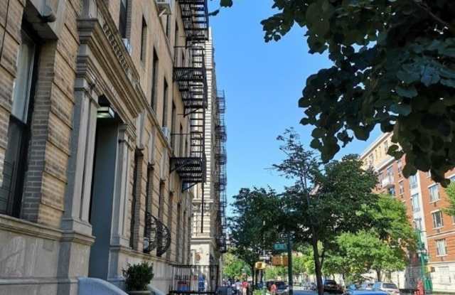 421 Manhattan Avenue Gallery 2