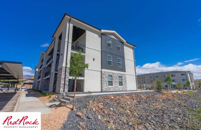 Inviting 2 Bedroom End Unit Condo - Pet Friendly! - 1167 East Telegraph Street, Washington, UT 84780