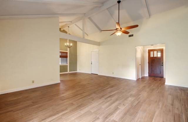 9425 Shady Oaks Drive Gallery 4