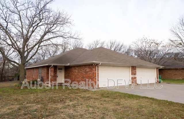 114 Honey Bee Drive - 114 Honey Bee Drive, Joshua, TX 76058