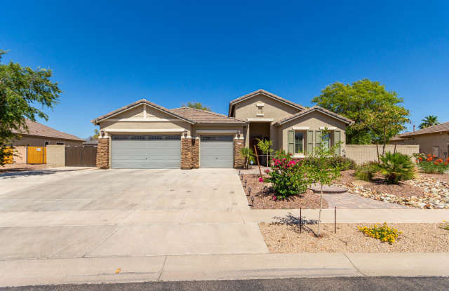 Beautiful 4 bedroom home in Glendale!! 3 car garage and RV Gate! photos photos