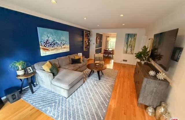 1204 N Crescent Heights Blvd photos photos