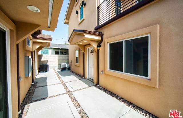 2210 S Harcourt Ave photos photos