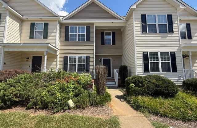 Charming 3BD, 2.5BA Clayton Townhome Only 15 Minutes from White Oak Crossing Gallery 1