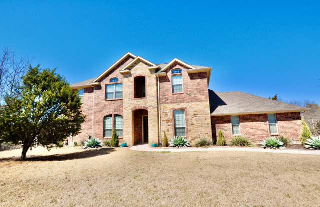 FOR LEASE!  Beautiful 4 Bedroom + Office + Upstairs Flex Area - 3.5 Bath - 2 Car Garage - 2 Story - 3,371 sf - Brick Home in a Great Neighborhood in Weatherford ISD. photos photos