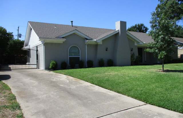 221 Circleview Drive North Gallery 3