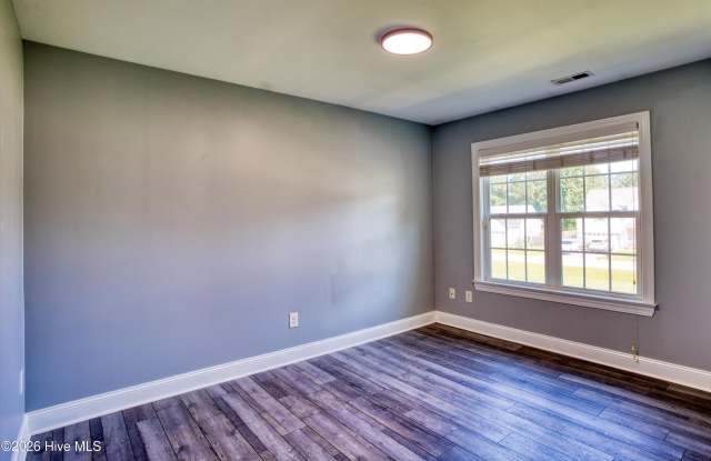 112 Sparkling Brook Way Gallery 2