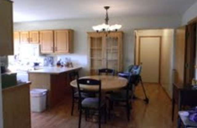 5525 Orleans Ln N Apt 3 Gallery 3