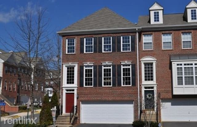 8841 Royal Doulton Ln - 8841 Royal Doulton Lane, Merrifield, VA 22031