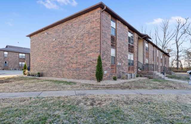 3111 West Greenwood Street - 3111 West Greenwood Street, Springfield, MO 65807