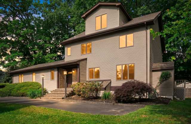 City Convenience with Neighborhood Charm photos photos