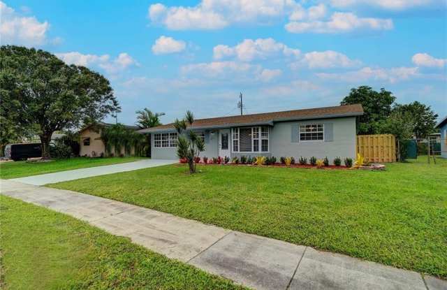 6711 NW 8th St - 6711 Northwest 8th Street, Margate, FL 33063