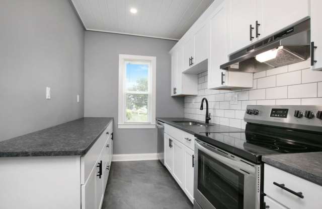 #Front Porch Setting#Farmhouse#Next to Campus - 1800 Elaine Drive, Manhattan, KS 66502