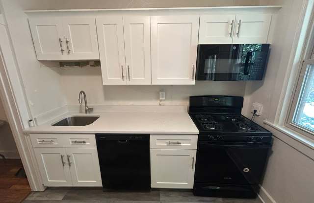 Perfect 3 BR Townhouse in Lovely Squirrel Hill Location! Private Backyard  MORE!! CALL TODAY! - 6605 Ridgeville Street, Pittsburgh, PA 15217