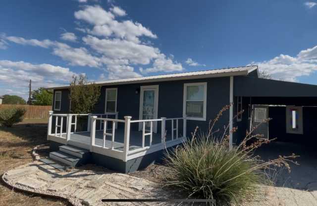 3 bedrooms on 1 acre with washer, dryer, fridge and stove - 761 Geronimo Drive, Geronimo, TX 78155