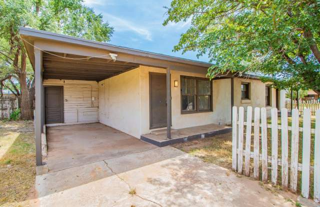 305 E Lubbock Street Gallery 2