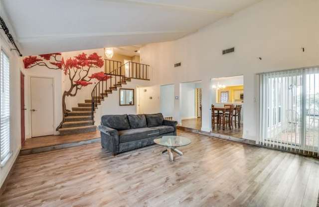 2745 Meadow Bluff Lane Gallery 2