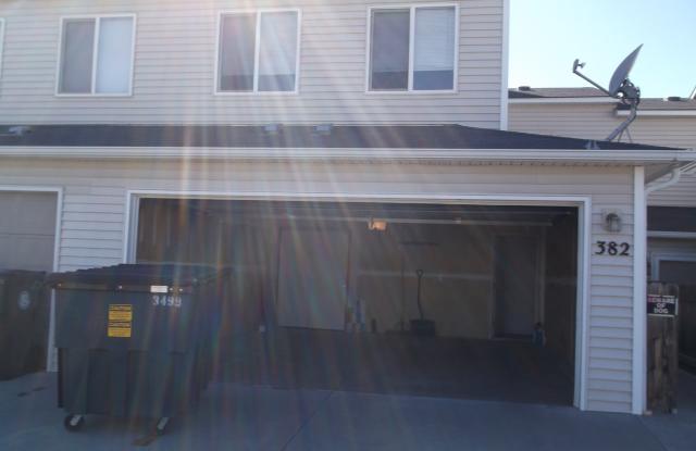 Fabulous Town House! - 382 Snyder Avenue, Cheyenne, WY 82007