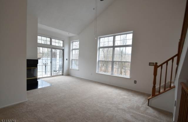 1002 Crown Ct Gallery 4