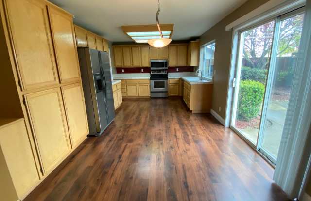 Beautiful California Hills 2 Story 3 Bedroom!! Gallery 3